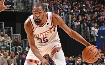 DETROIT, MI - NOVEMBER 5: Kevin Durant #35 of the Phoenix Suns dribbles the ball during the game against the Detroit Pistons on November 5, 2023 at Little Caesars Arena in Detroit, Michigan. NOTE TO USER: User expressly acknowledges and agrees that, by downloading and/or using this photograph, User is consenting to the terms and conditions of the Getty Images License Agreement. Mandatory Copyright Notice: Copyright 2023 NBAE (Photo by Chris Schwegler/NBAE via Getty Images)