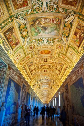 Roma, Gianni Crea il Clavigero, l'uomo che detiene le 2797 chiavi dei Musei Vaticani, riapre le porte al pubblico