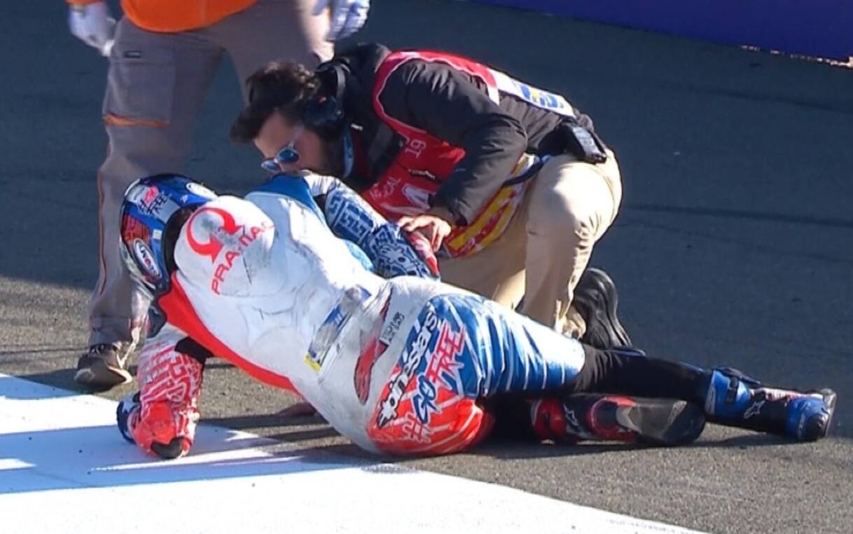 MotoGP, GP Valencia 2019: caduta di Bagnaia nelle Libere 3. VIDEO