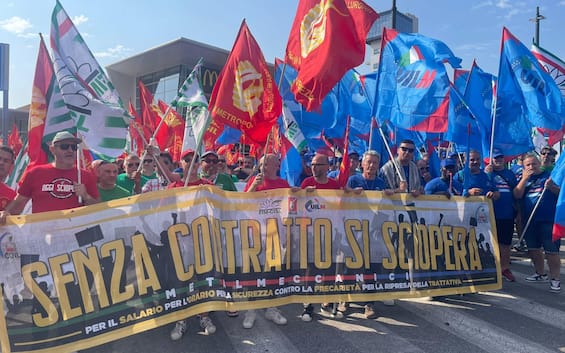 Sciopero 20 giugno, i metalmeccanici bloccano la tangenziale di Bologna