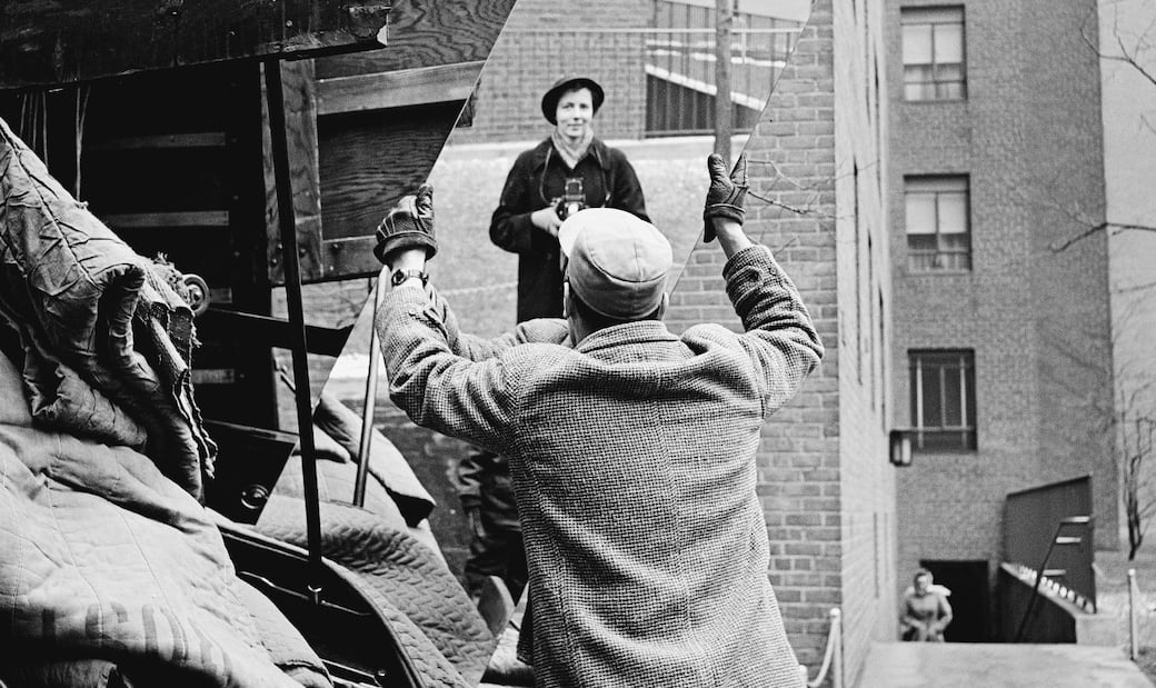 Vivian_Maier_Self-Portrait_1955._Courtesy_Maloof_Collection_e_Howard_Greenberg_Gallery_New_York._©_Estate_of_Vivian_Maier..jpg