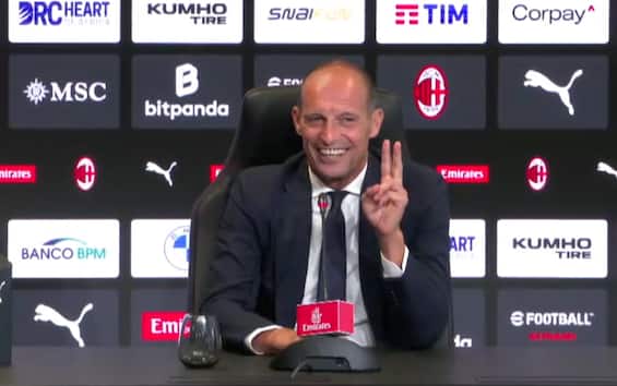 https://static.sky.it/editorialimages/f639f5bef66f04b38daa2bb2f99a31c0161ad3e7/skysport/it/calcio/serie-a/video/2025/07/07/milan-allegri-show-conferenza-presentazione-video/allegri_screen.jpg?im=Resize,width=565