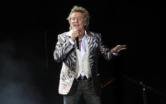 epa10742570 British singer Rod Stewart performs on stage during his concert held at WiZink Center in Madrid, Spain, 12 July 2023.  EPA/Kiko Huesca NO SALES FOR COMMERCIAL OR ADVERTISING PURPOSES  EDITORIAL USE ONLY