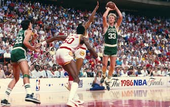 HOUSTON - JUNE 1:  Larry Bird #33 of the Boston Celtics shoots a jumpshot over a Houston Rockets defender during the 1986 NBA Finals at the Summit on June 1, 1986 in Houston, Texas. NOTE TO USER: User expressly acknowledges and agrees that, by downloading and/or using this Photograph, user is consenting to the terms and conditions of the Getty Images License Agreement.  Mandatory Copyright Notice: Copyright 1986 NBAE (Photo by Andrew D. Bernstein/NBAE via Getty Images)