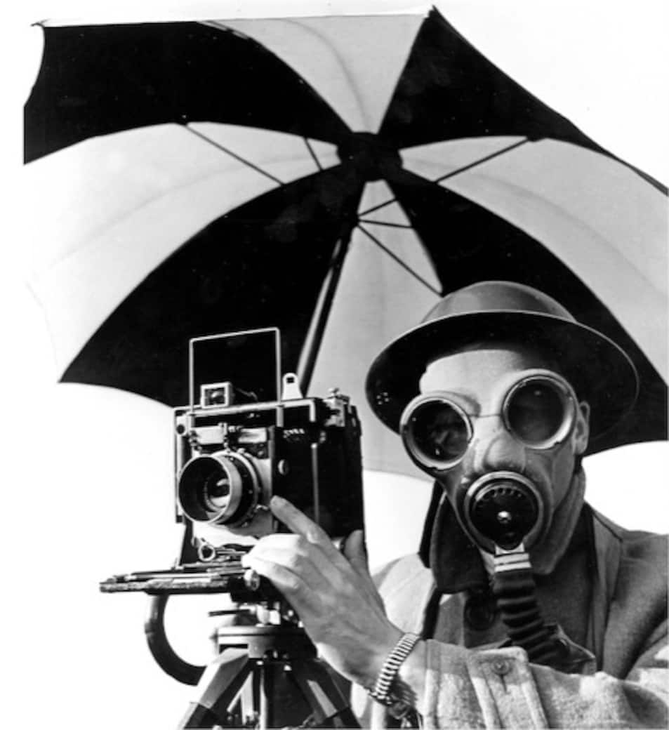Copyright_LeeMillerArchives_David_E._Scherman_dressed_for_war_London_England_1942.jpeg.jpg