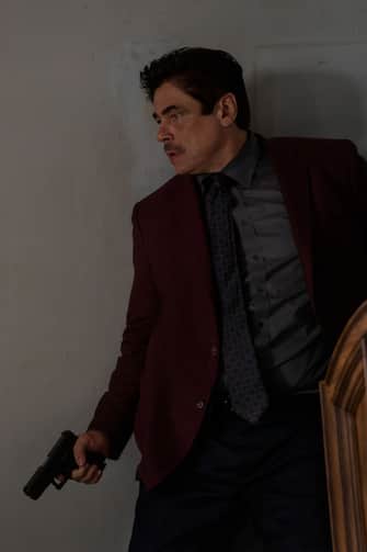 Reptile. Benicio Del Toro as Tom Nichols in Reptile. Cr. Daniel McFadden/Netflix ©2023