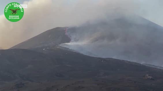 etna eruzione e cenere dal cratere di sud est del vulcano