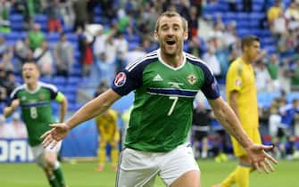 epa05370335 Niall McGinn of Northern Ireland celebrates after scoring the 2-0 goal during the UEFA EURO 2016 group C preliminary round match between Ukraine and Northern Ireland at Stade de Lyon in Lyon, France, 16 June 2016.

(RESTRICTIONS APPLY: For editorial news reporting purposes only. Not used for commercial or marketing purposes without prior written approval of UEFA. Images must appear as still images and must not emulate match action video footage. Photographs published in online publications (whether via the Internet or otherwise) shall have an interval of at least 20 seconds between the posting.)  EPA/CJ GUNTHER   EDITORIAL USE ONLY