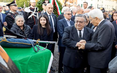Padova - Il Presidente della Repubblica Sergio Mattarella con i famigliari del Brigadiere capo Valerio Daprà, del Carabiniere scelto Davide Bernardello e del Luogotenente Marco Piffari, oggi 17 ottobre 2025.
(Foto di Paolo Giandotti - Ufficio Stampa per la Stampa e la Comunicazione della Presidenza della Repubblica)
