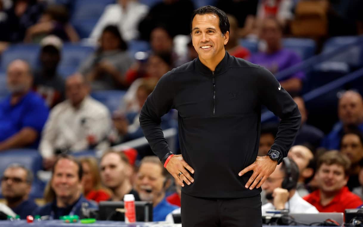https://static.sky.it/editorialimages/f6cd2846be3c6eeed39d36cd625f491640e190c0/skysport/it/nba/video/2025/10/28/nba-spoelstra-fontecchio-parole-miami-heat-1047101/Erik_Spoelstra_Getty_Miami_Heat.jpg?im=Resize,width=1218
