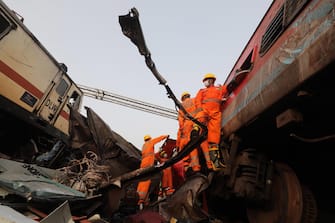 epa10669876 The National Disaster Response Force Rescue continues work at the site of a train accident at Odisha Balasore, India, 03 June 2023. Over 200 people died and more than 900 were injured after three trains collided one after another. According to railway officials the Coromandel Express, which operates between Kolkata and Chennai, crashed into the Howrah Superfast Express.  EPA/PIYAL ADHIKARY