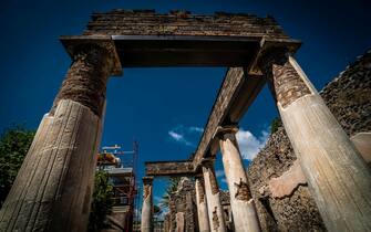 Una veduta della Villa di Diomede, lo scenografico complesso residenziale posto lungo la via dei Sepolcri, presso la necropoli di Porta Ercolano, al termine dei lavori di restauro, Napoli, 2 luglio 2021. Oggetto di un lungo e articolato progetto di ricerca, il complesso, attualmente in fase di restauro, il 2 luglio sarà aperto al pubblico, che potrà visitarne gli ambienti più rappresentativi e assistere agli interventi in corso. ANSA/CESARE ABBATE