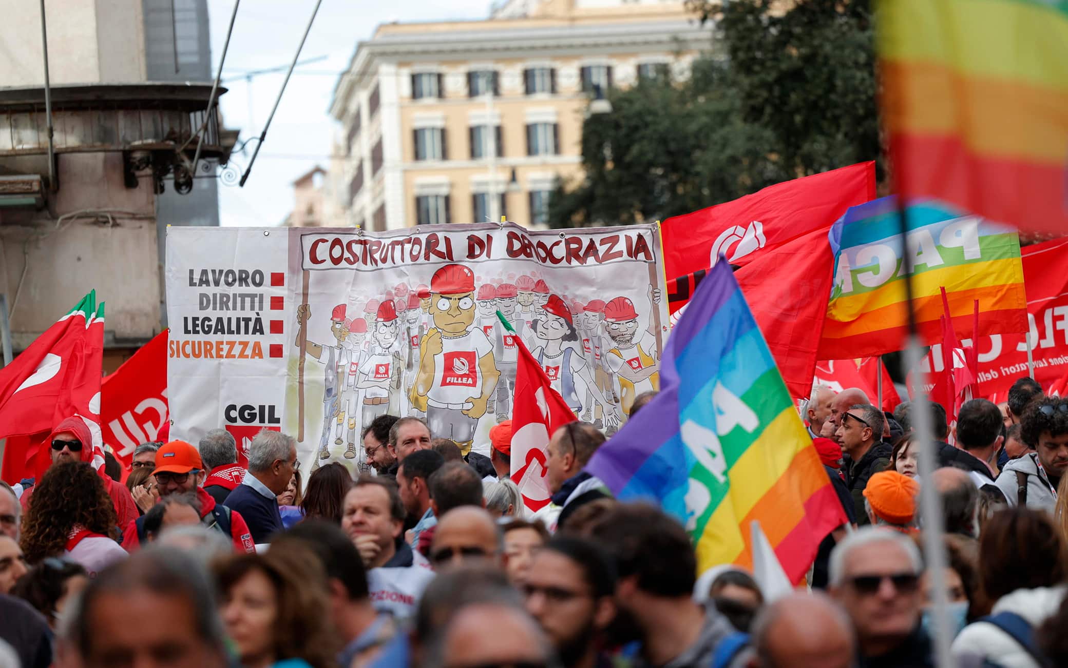 Un momento durante la manifestazione contro la guerra in Ucraina, Roma, 5 Novembre 2022. ANSA/GIUSEPPE LAMI