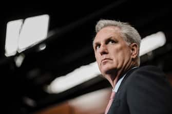 WASHINGTON, DC - JANUARY 20: House Minority Leader Kevin McCarthy (R-CA) attends a House Republican Conference news confernce as members pack the stage on Capitol Hill on Thursday, Jan. 20, 2022 in Washington, DC.  (Kent Nishimura / Los Angeles Times via Getty Images)