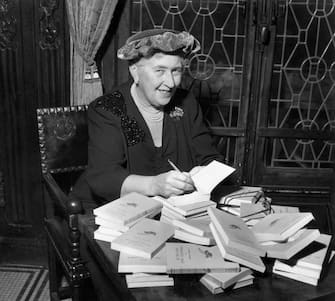 British mystery author Agatha Christie (1890-1976) autographing French editions of her books, circa 1950.  (Photo by Hulton Archive/Getty Images)