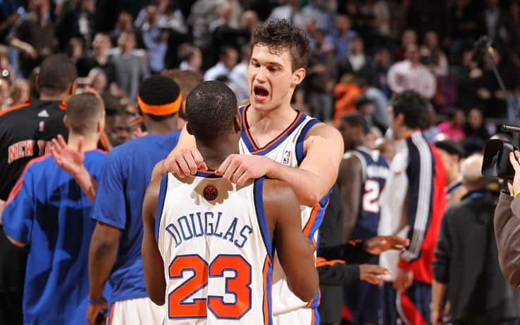 Douglas e Gallinari esultano  durate una gara del 2010 al Madison Square Garden