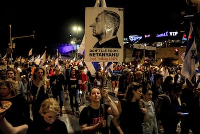 Gaza, operatori ong Usa uccisi. Proteste davanti  casa Netanyahu