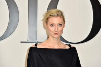PARIS, FRANCE - SEPTEMBER 28: (FOR NON-EDITORIAL USE PLEASE SEEK APPROVAL FROM FASHION HOUSE) Elizabeth Debicki attends the Dior Womenswear Spring/Summer 2022 show as part of Paris Fashion Week on September 28, 2021 in Paris, France. (Photo by Stephane Cardinale - Corbis/Corbis via Getty Images)