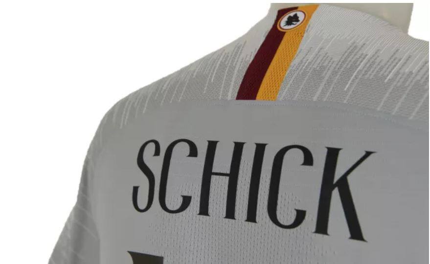 La nuova maglia da trasferta della Roma, foto sito Roma