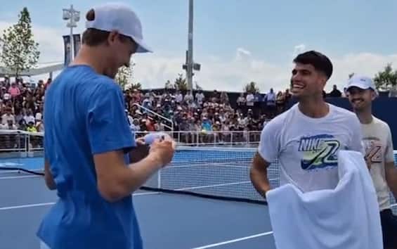 https://static.sky.it/editorialimages/f77ad2f8529098b08aff31ea46c5e8436c0f110a/skysport/it/tennis/video/2025/08/05/sinner-alcaraz-atp-cincinnati-video-1027859/sinner-alcaraz-stamp.jpg?im=Resize,width=565