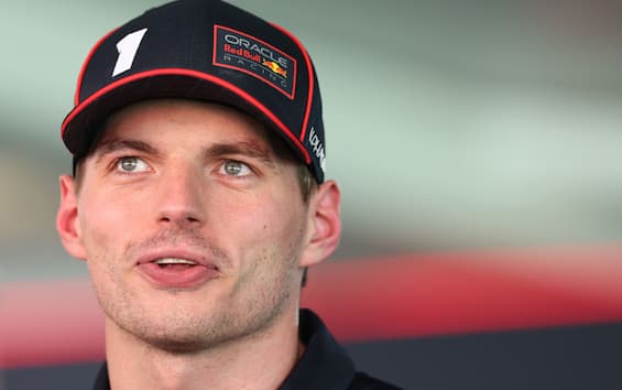 https://static.sky.it/editorialimages/f78d478844deaecb3d2b9a7640da6a64a2fe19fe/skysport/it/motori/formula-1/video/2025/05/30/f1-verstappen-gp-spagna-intervista/verstappen_intervista-ipa.jpg?im=Resize,width=565