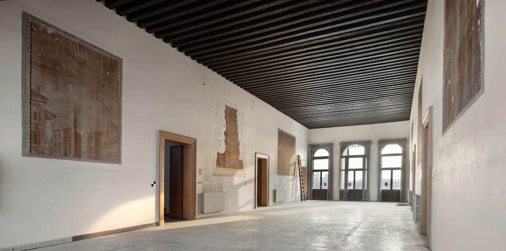 13._Portego_on_the_second_piano_nobile_with_capriccios_of_Roman_views.jpg