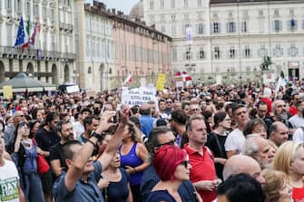 Covid, le manifestazioni contro il green pass