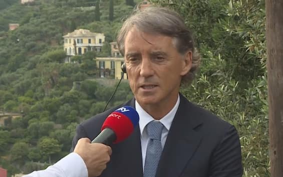 https://static.sky.it/editorialimages/f7c83b3baa6979e7f7c268e862b80ce96a628a61/skysport/it/calcio/serie-b/video/2025/05/19/sampdoria-mancini-intervista-video/sky_sport_roberto_mancini_1.jpg?im=Resize,width=565
