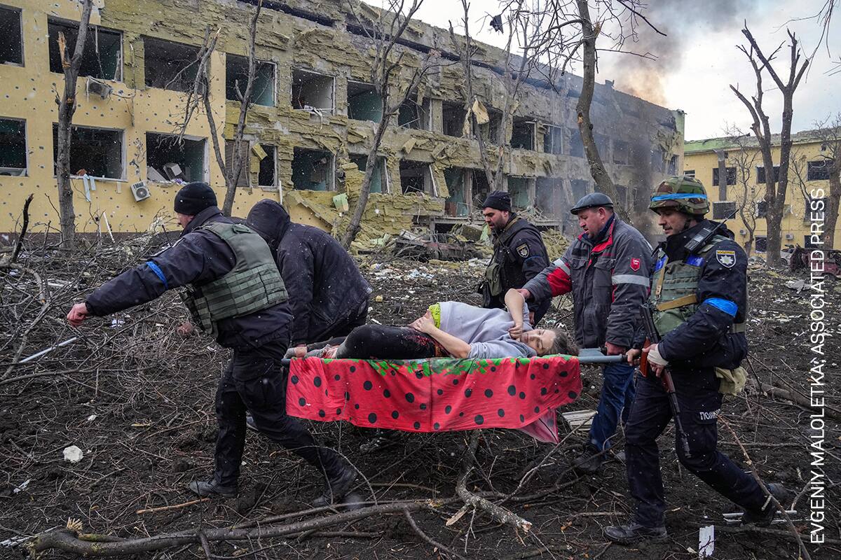 CREDITS: Evgeniy Maloletka / AP Foto vincitrice del World Press Photo 2023