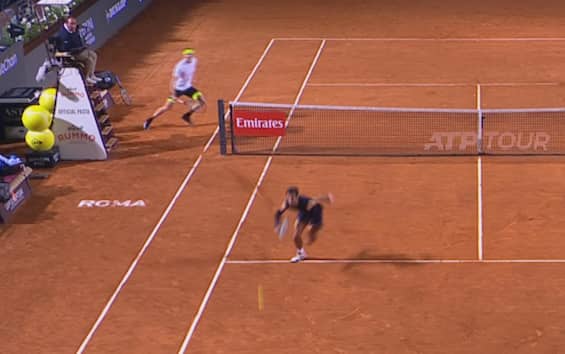 https://static.sky.it/editorialimages/f7dce4b8277d79d6cea4f478a5f8a563d8f253af/skysport/it/tennis/video/2025/05/14/atp-roma-musetti-zverev-punto-torneo-video/STAMP_musetti_zverev_set_2025.jpg?im=Resize,width=565