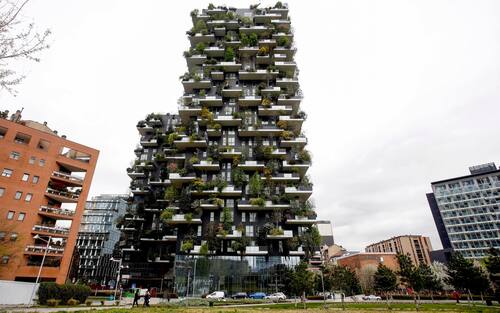 Il bosco verticale a Milano, 31 marzo 2023.ANSA/MOURAD BALTI TOUATI