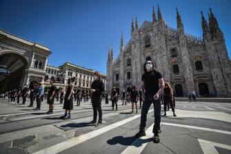 Flash mob degli artisti cantanti musicisti per attirare l’attenzione sulle condizioni del mondo della musica nel post lockdown
