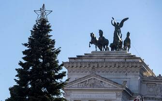 People work to set up a Christmas tree in Piazza Venezia, Rome, Italy, 30 November 2021. The 2021 Christmas tree has arrived in Piazza Venezia, with the flowerbed already equipped with the barrier for the new pedestrian path. The technicians are now rearranging the branches which, as in previous years, had been tightened to be able to transport the tall fir.ANSA/MASSIMO PERCOSSI