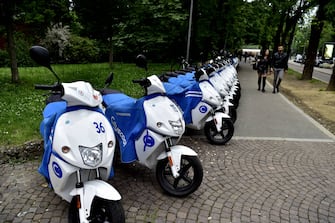 Cityscoot servizio di scooter sharing elettrico , Motorino elettrico, Stazione davanti alla Triennale (Duilio Piaggesi/Fotogramma, Milano - 2019-05-28) p.s. la foto e' utilizzabile nel rispetto del contesto in cui e' stata scattata, e senza intento diffamatorio del decoro delle persone rappresentate