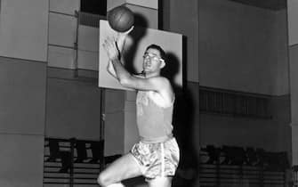 MINNEAPOLIS, MN - 1955:  George Mikan #99 of the Minneapolis Lakers poses for a mock action portrait in 1955 in Minneapolis, Minnesota.  NOTE TO USER: User expressly acknowledges and agrees that, by downloading and or using this photograph, User is consenting to the terms and conditions of the Getty Images License Agreement.  Mandatory Copyright Notice:  Copyright 1955 NBAE (Photo by NBA Photos/NBAE via Getty Images)