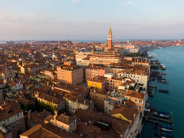 Una veduta di Venezia, in una immagine di archivio.
ANSA/FABIO MUZZI