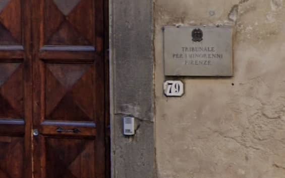 Firenze, violenza sessuale su 12enni a festa Capodanno: indagini su 24 minorenni | Sky TG24