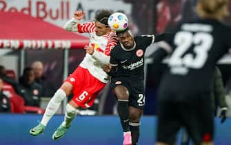 13 January 2024, Saxony, Leipzig: Soccer, Bundesliga, Matchday 17, RB Leipzig - Eintracht Frankfurt, Red Bull Arena: Leipzig's new signing Eljif Elmas (l) and Frankfurt's Aurelio Buta in a header duel. Photo: Jan Woitas/dpa - IMPORTANT NOTE: In accordance with the regulations of the DFL German Football League and the DFB German Football Association, it is prohibited to utilize or have utilized photographs taken in the stadium and/or of the match in the form of sequential images and/or video-like photo series.