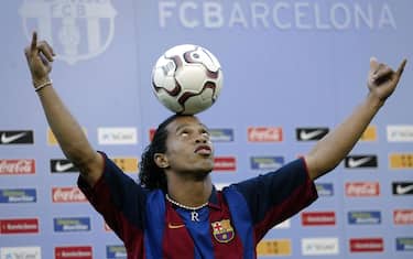 21 luglio 2003: Ronaldinho al Barça (sognando Beckham)
