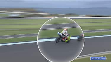 La Ducati di Bezzecchi si scompone in staccata