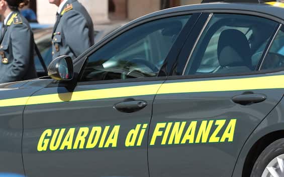 Intascavano la pensione di una parente morta: madre e figlio denunciati dalla Gdf Intascavano la pensione di una parente morta: madre e figlio denunciati dalla Gdf