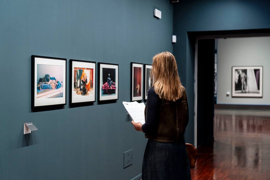 Direttrice artistica del MIA Photo Fair Francesca Malgara e le opere vincitrici della precedente edizione dell’open call, 2024. Ph Matteo De Fina