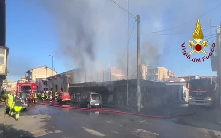 L'incendio a Catania