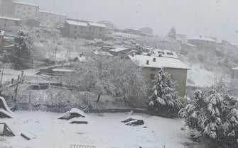 Neve a Gualdo Tadino, 23 gennaio 2023. ANSA/SCASSELLATI