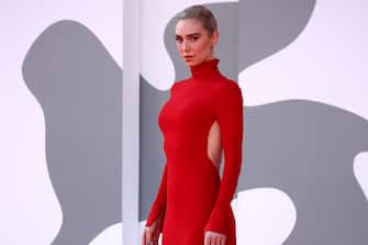 VENICE, ITALY - SEPTEMBER 05: Vanessa Kirby walks the red carpet ahead of the movie "Pieces of a woman" at the 77th Venice Film Festival on September 05, 2020 in Venice, Italy. (Photo by Franco Origlia/Getty Images)