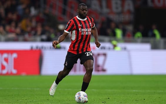 https://static.sky.it/editorialimages/f92a1108a9a02d36bf22d667037246785baff66c/skysport/it/calcio/serie-a/2025/04/05/milan-fiorentina-pagelle/fofana_milan_fiorentina.jpg?im=Resize,width=565