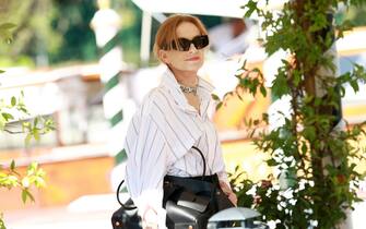 Isabelle Huppert VENICE, ITALY - SEPTEMBER 07: Jury President Isabelle Huppert is seen at Hotel Excelsior during the 81st Venice International Film Festival on September 07, 2024 in Venice, Italy. (Photo by Matt Winkelmeyer/Getty Images)
