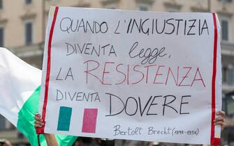 Striscione no green pass