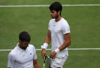 epa10749496 Carlos Alcaraz of Spain in action during the Men's Singles final match against Novak Djokovic of Serbia at the Wimbledon Championships, Wimbledon, Britain, 16 July 2023.  EPA/ISABEL INFANTES   EDITORIAL USE ONLY