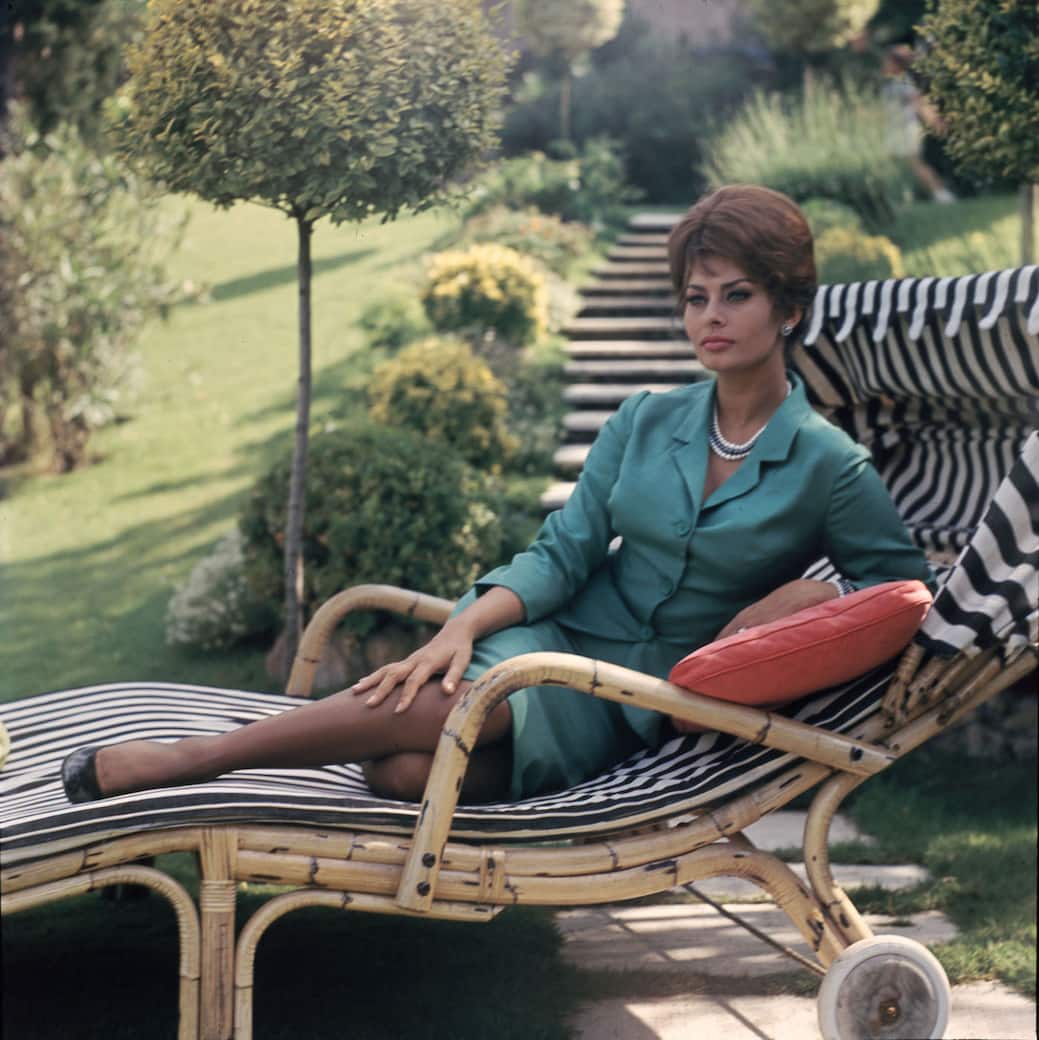 Chiara Samugheo, Sophia Loren, 1964. Diapositiva a colori / pellicola a rullo 6x6 cm Reprint 30 x 30 cm. Fondo Chiara Samugheo ©credito Fondazione 3M, Milano